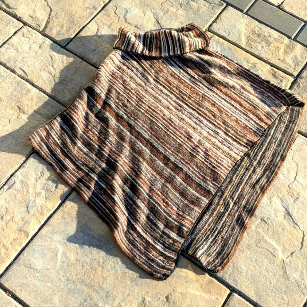 Soft turtleneck poncho brown stripe one size